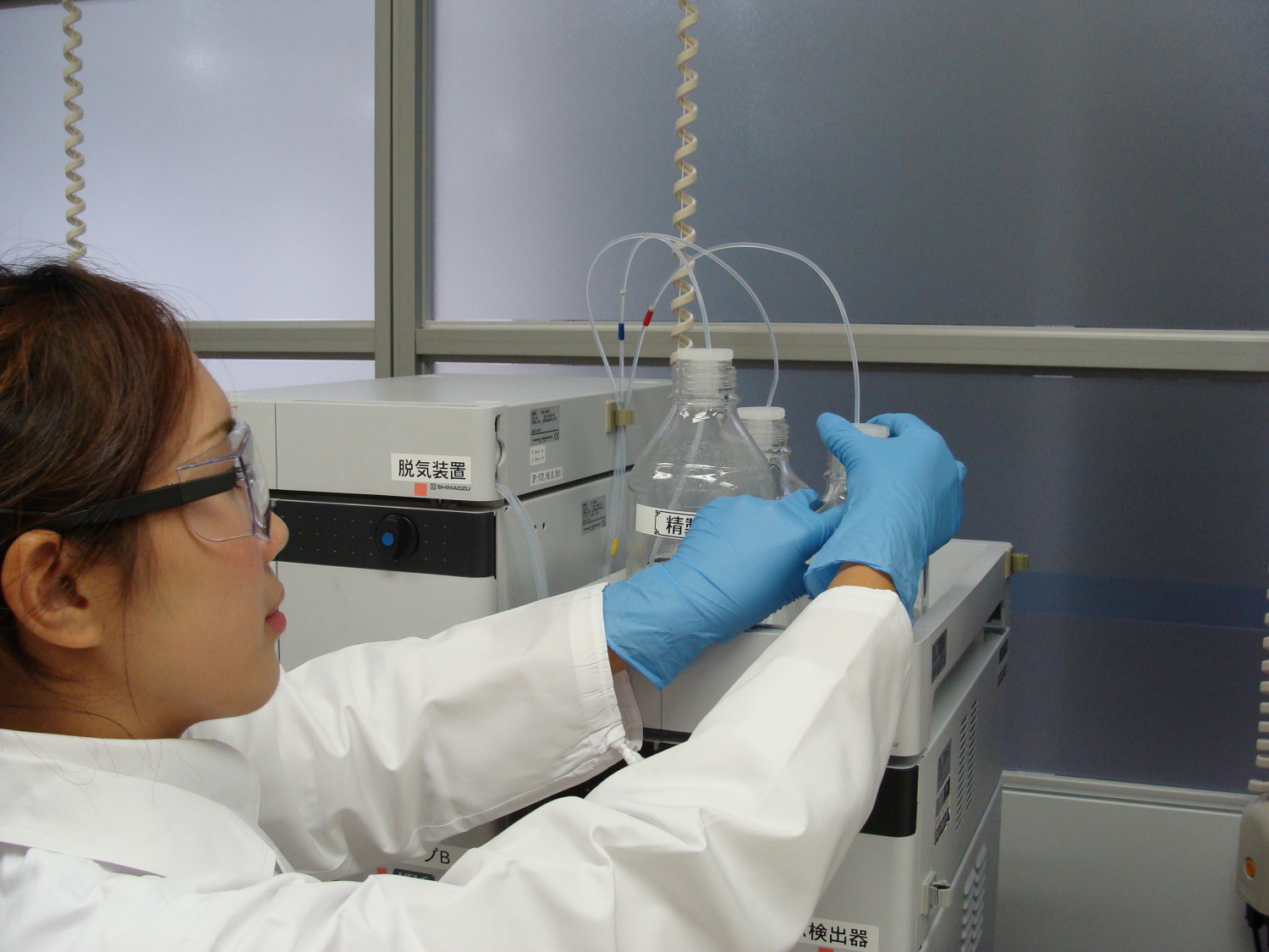 滋賀県勤務　HPLCを使用した理化学実験